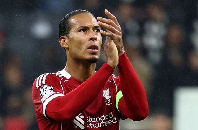 Premier League -Van Dijk svarer Rooney igen: Doven kritik
