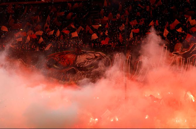 Europa League -Efter kæmpe pyroshow: Feyenoord får delvist medhold