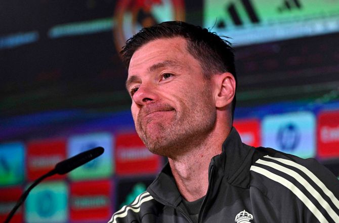 La Liga -Alonso langer ud efter dommer efter skuffelse