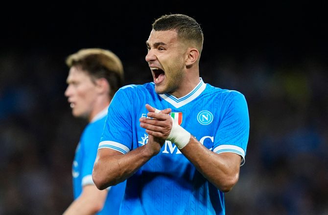 Serie A -Napoli-profil skal opereres efter knæskade