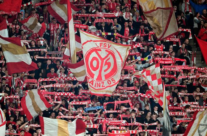 Bundesliga -Mainz sikrede overlevelse mod kriseramte St. Pauli