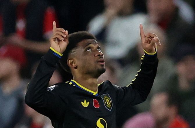 Premier League -Amad reddede United med flot flugter