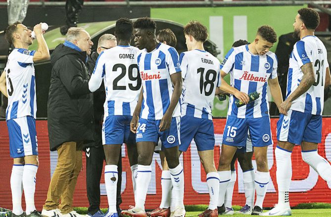 3F Superliga -Troels Bech afviser oprør i spillertrup: Den krydrede udlægning