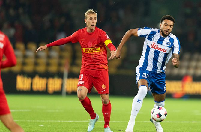 3F Superliga -Salquist knækkede sig på kunstgræsset: Det skulle bare op