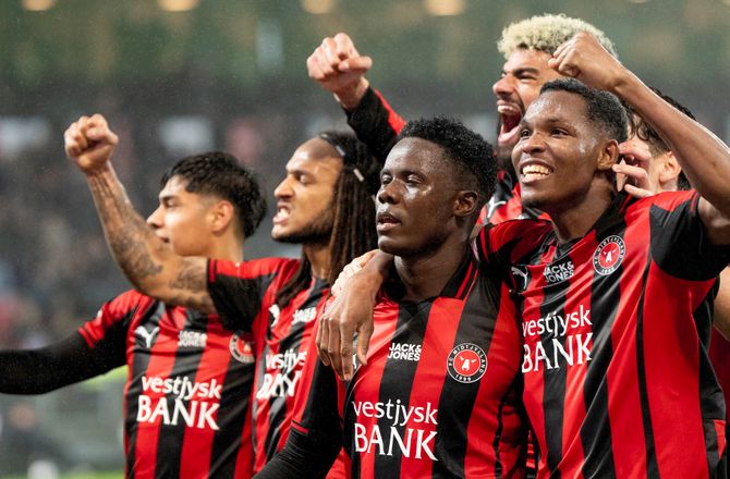 3F Superliga -Dommer om annulleret FCM-mål: Han generer AGF