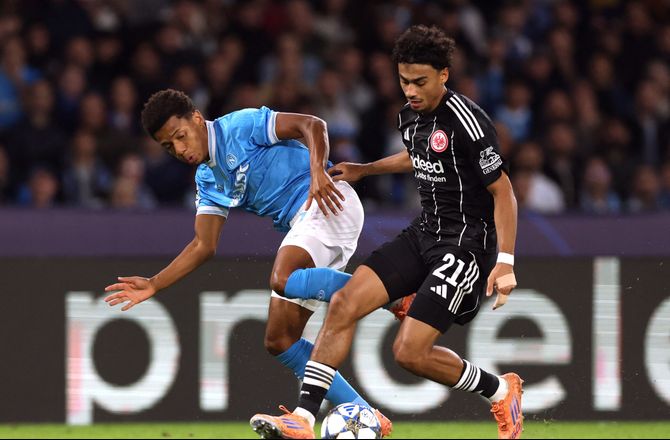 International -Tre topklubber menes at jagte Frankfurt-back