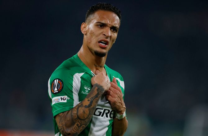 La Liga -Antony så rødt: Sparkede modstander i hovedet 