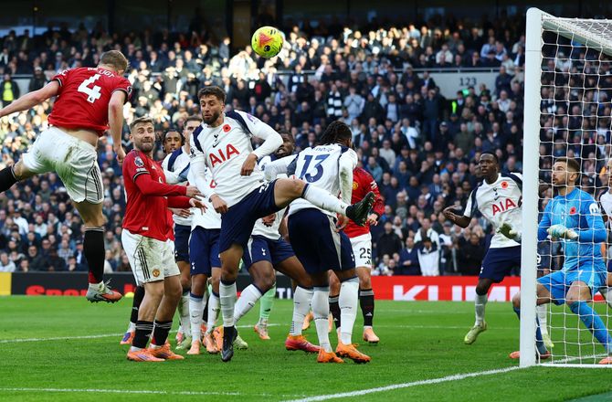 Premier League -Stort Spurs-comeback blev spoleret af De Ligt i overtiden