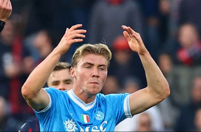 Champions League -Efter tvivl: Højlund starter i CL-kamp
