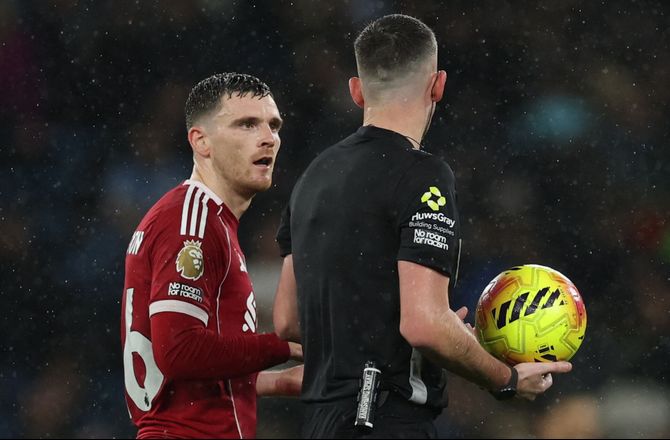 Premier League -Liverpool-back enig med Slot: Fik reglerne fortalt før sæsonen