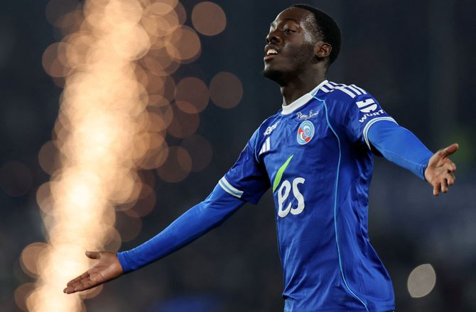 Ligue 1 -Strasbourg sender Rabby Nzingoula på græs