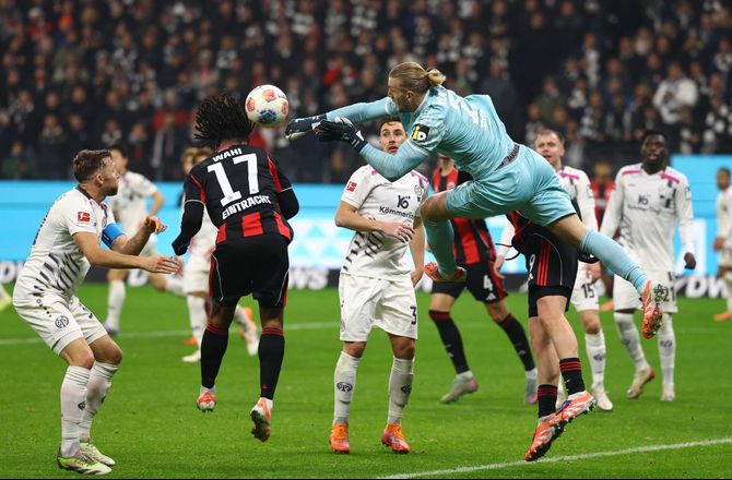 Bundesliga -Bo Henriksens tropper afværgede ny nedtur 