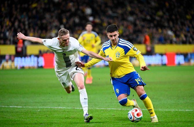 VM kval. UEFA -Roony bænket i svensk skæbnekamp