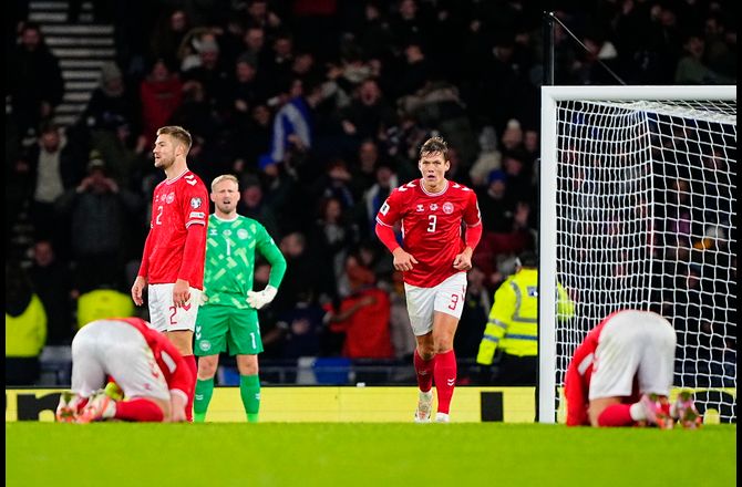 VM kval. UEFA -Andersen efter dansk nedtur: Fandme til grin