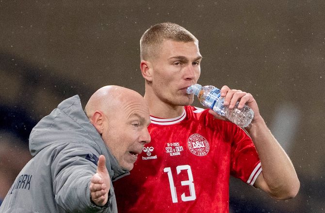 Danmark -Nye problemer for Riemer: Rasmus NK skal opereres