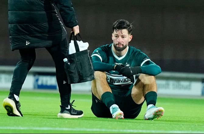 3F Superliga -Jakob Poulsen om skadesramt AGF-spiller: Tager konsekvensen af det