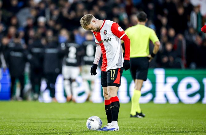Æresdivisionen -Tengstedt lynede i overbevisende Feyenoord-sejr