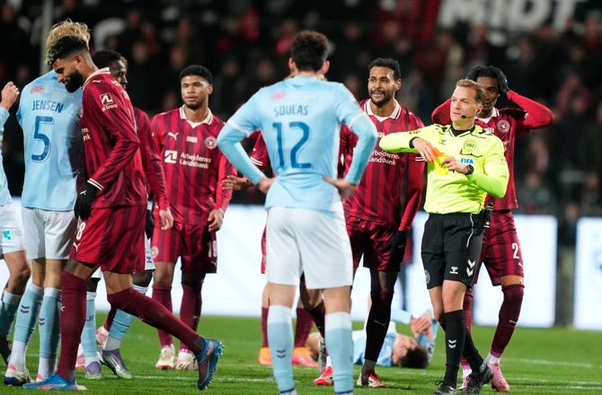 3F Superliga -Drama og sent straffe: Billing så rødt i FCM-nedtur
