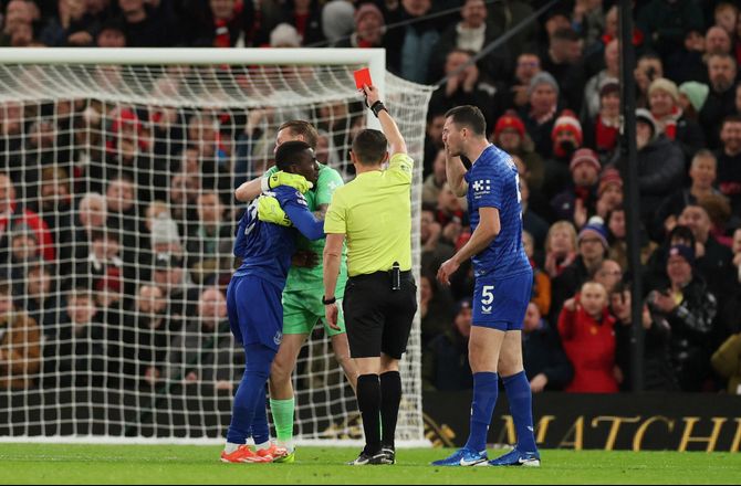 Premier League -Absurde scener: Blev Everton bortdømt?