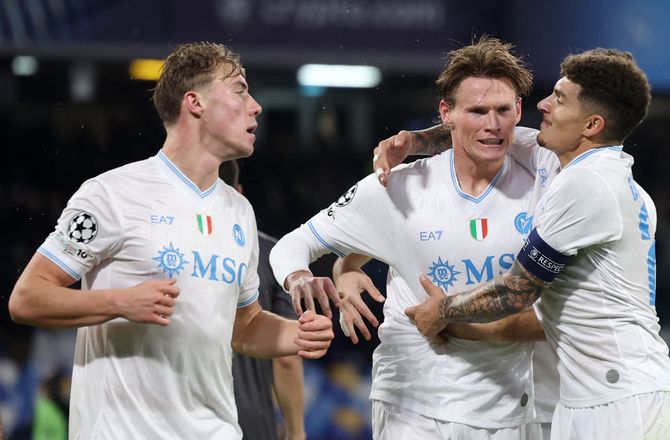 Champions League -Højlund misbrugte fra pletten i McTominay-show