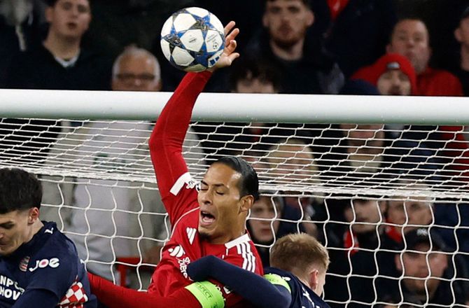 Champions League -PSV-kaptajn skubbede van Dijk: Skal man kunne håndtere