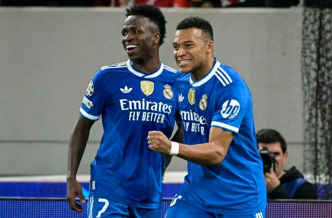 Champions League -Magiske Mbappé med vildt lynhattrick