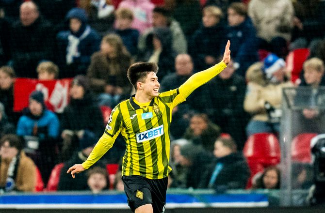 International -Chelsea køber og udlejer landsholdsspiller