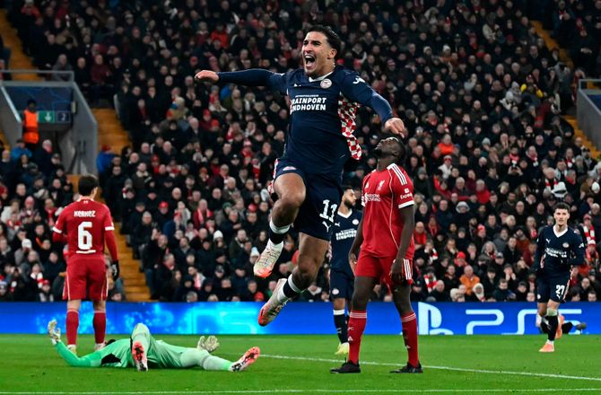 Champions League -Kæmpe CL-fiasko: Liverpool ydmyget på Anfield