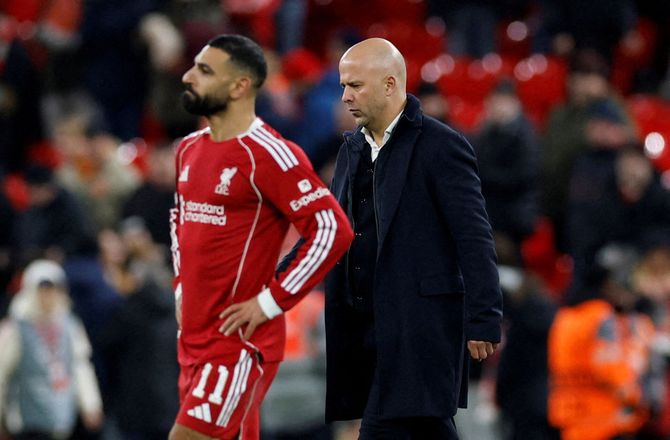 Premier League -Afgørende timer: Arne Slot skal mødes med Salah