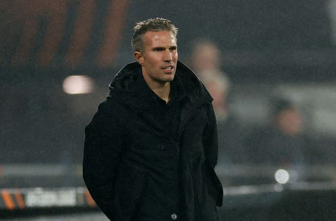 Æresdivisionen -Van Persie skifter igen anfører