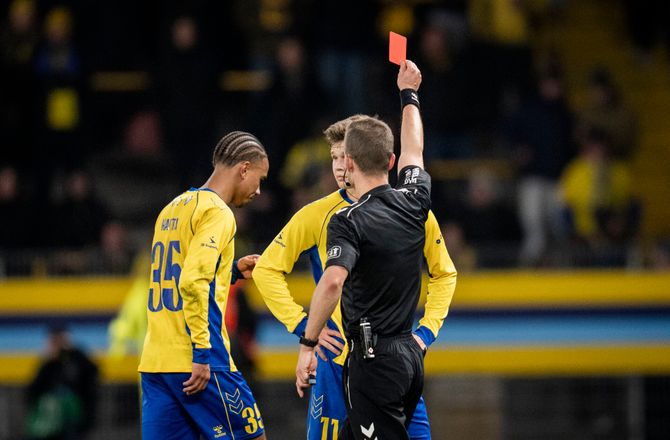 3F Superliga -Nartey undskylder efter rødt kort: Ren og skær frustration