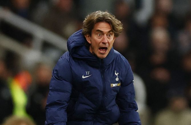 Premier League -Frank reddet af argentinsk akrobatik