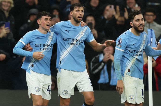 Premier League -Glimt af magi: City ånder Arsenal i nakken