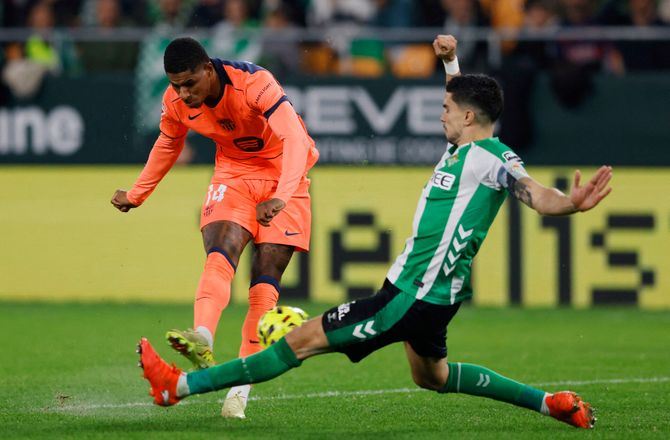 La Liga -Pellegrini undrer sig over Barcelona-straffe