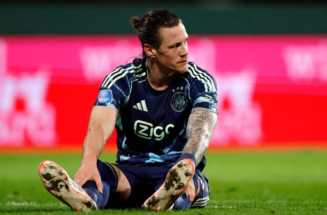 Æresdivisionen -To røde kort og to selvmål: Ajax kom tilbage og vandt