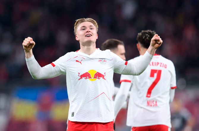 Bundesliga -Conrad Harder hædres efter første mål