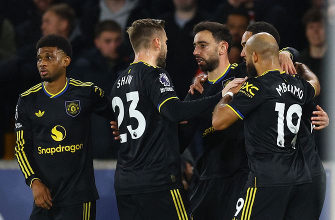 Premier League -United rejste sig og smadrede kriseramt bundprop