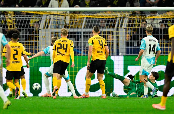 Champions League -Dortmund-stopper langer ud efter medspillere: Ekstremt sjusket