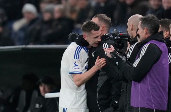 3F Superliga -Neestrup med gestus: Han har reddet FCK's røv mange gange