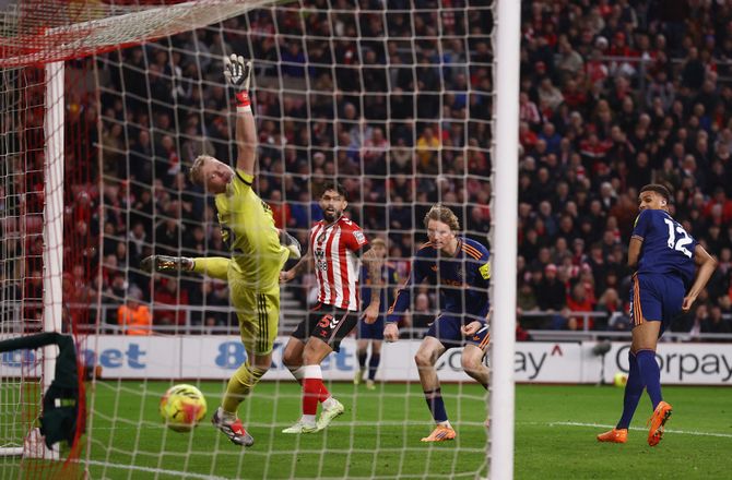 Premier League -Woltemade-selvmål: Sunderland vandt Tyne-Wear derby 