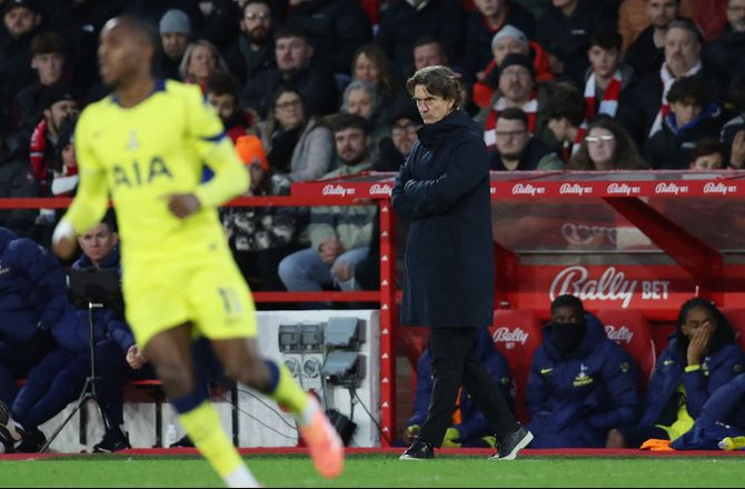 Premier League -Enormt irriteret Frank: Vi mister bolden 20 gange