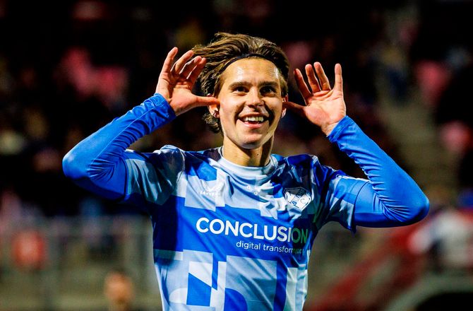 Æresdivisionen -Trods ny aftale: Victor Jensen overvejer skifte