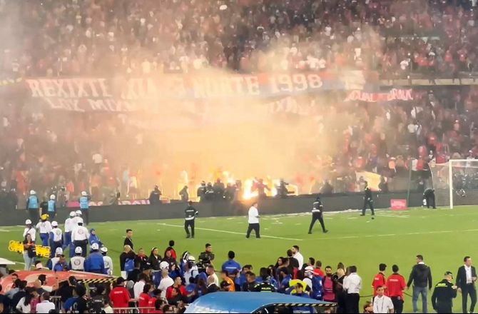 Copa Libertadores -Kaos i colombiansk finale: 59 sårede og 120 kilo pyro