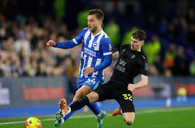 International -West Ham henter Veltman