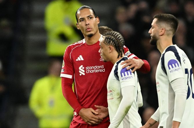 Premier League -Van Dijk har talt med Simons: Prøvede ikke at skade mig