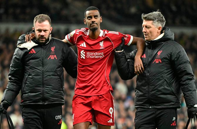 Premier League -Slot holder vejret: Isak-dom afventes 