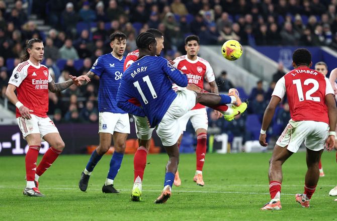 Premier League -Uforstående Moyes: Dommerne finder på nye ord hver gang 