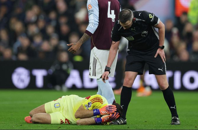 Premier League -Håndtering af Martinez' hovedskade vækker kritik: Absurd