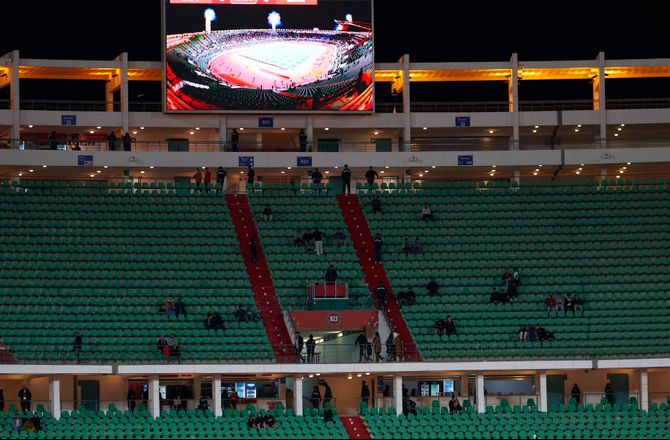 Africa Cup of Nations -AFCON-stadions står tomme - fans får gratis entré
