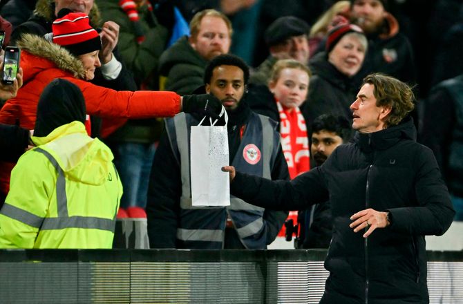 Premier League -Thomas Frank modtog gave fra Brentford-fans